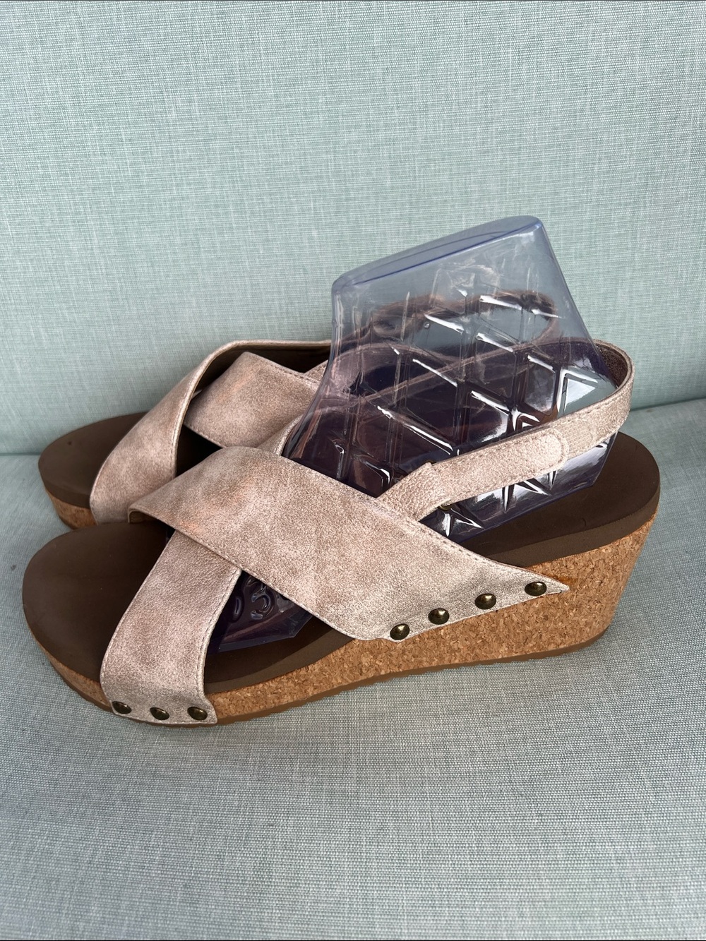 Like new Boutique by Corky’s Women’s Crisscross Gold Cork Wedge Sandals sz 10